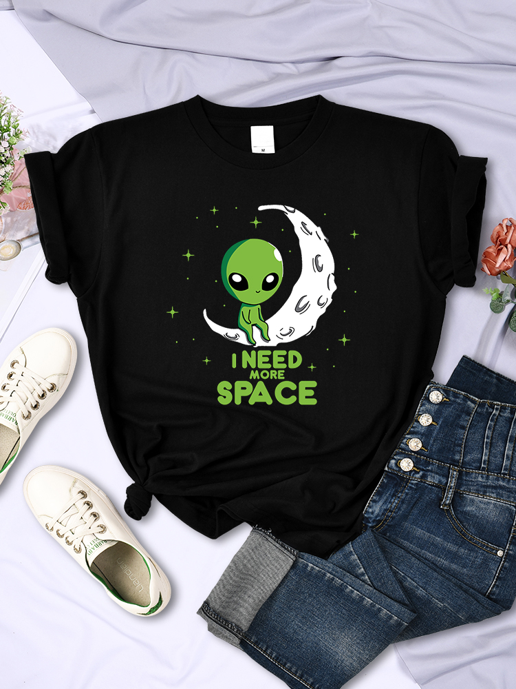I Need More Space Green Alien  - Summer Clothing Needs ulasan dan harga