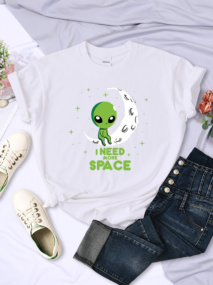 I Need More Space Green Alien  - Summer Clothing Needs ulasan dan harga